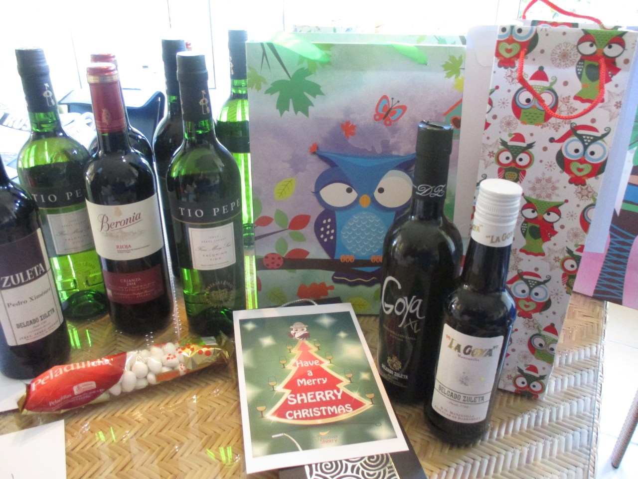 ¡Preparando los regalos de Navidad!  Getting the Christmas gifts&nbsp;ready!