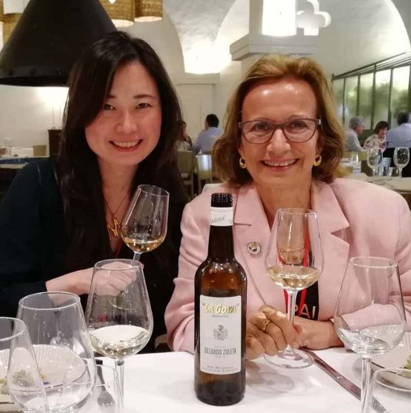 Happy Sherry Birthday a Mónica Zhou y Vicky Miller de Pilar, Guillermo y&nbsp;Jaime!